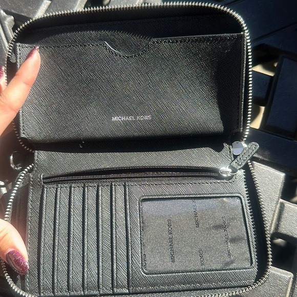 Michael Kors Wallet - Picture 2 of 3